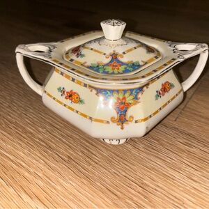 Vintage Sheraton ivory sugar bowl with lid  England box Am